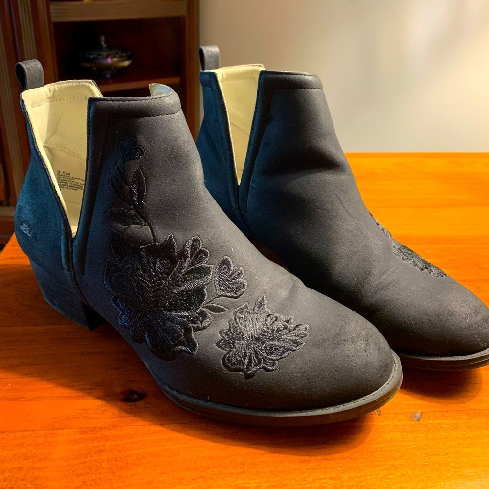 JBU by Jambu Black Booties